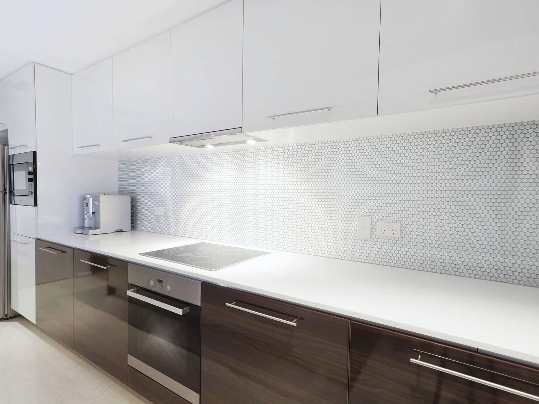 Traditions White Glossy  3/4 | North Hills Flooring