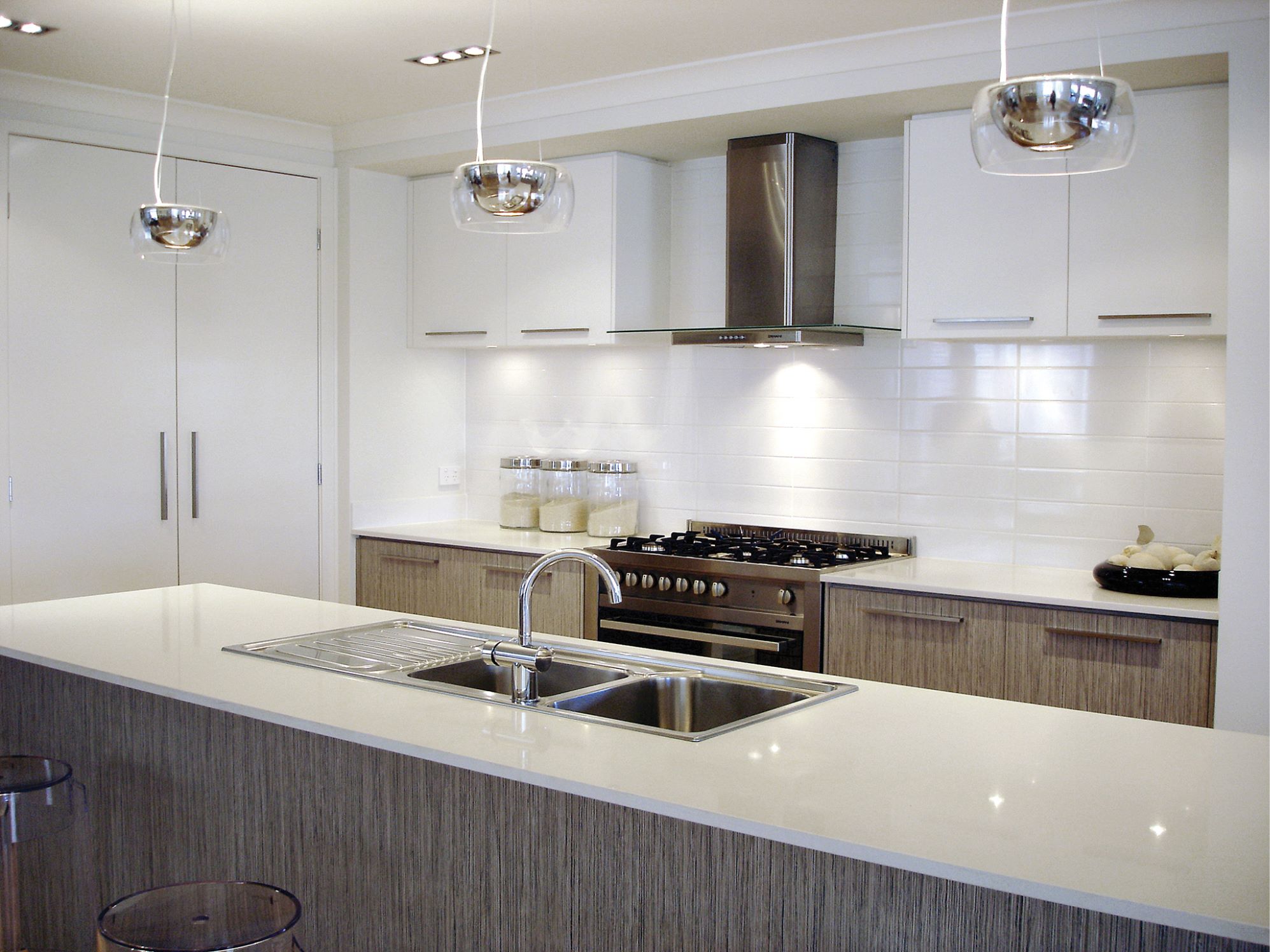 Traditions White Glossy 4x16 | North Hills Flooring